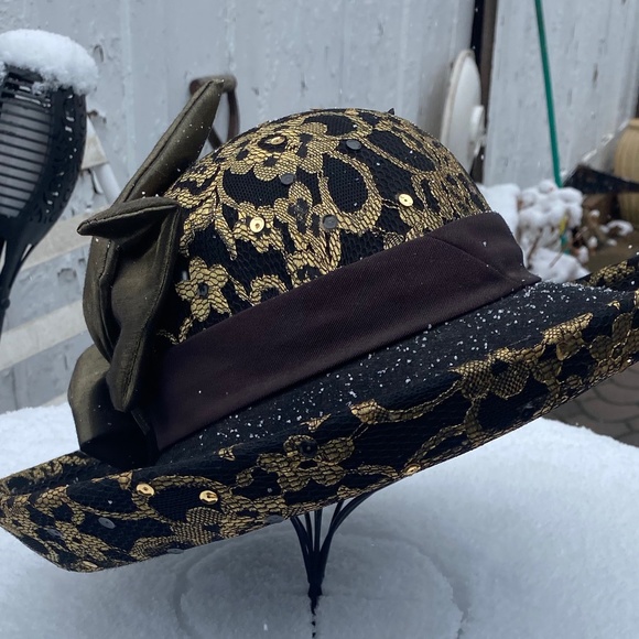 Hat Ladies - Picture 2 of 5